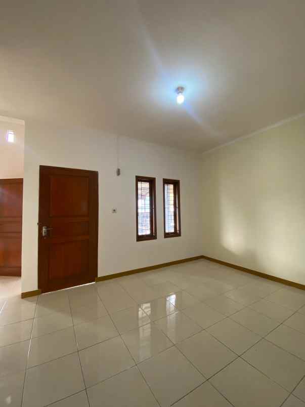 dijual rumah komplek jatihandap regency