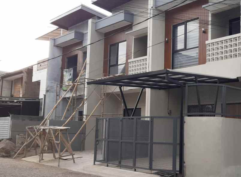 dijual rumah komplek kiarasari asri