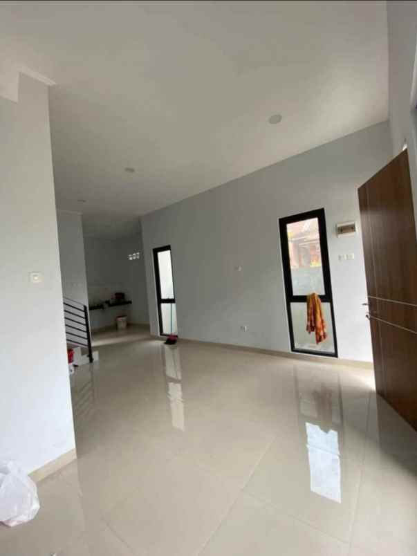 dijual rumah komplek kiarasari asri