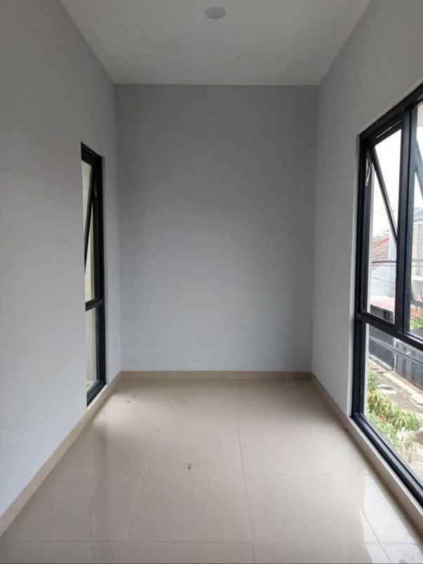 dijual rumah komplek kiarasari asri