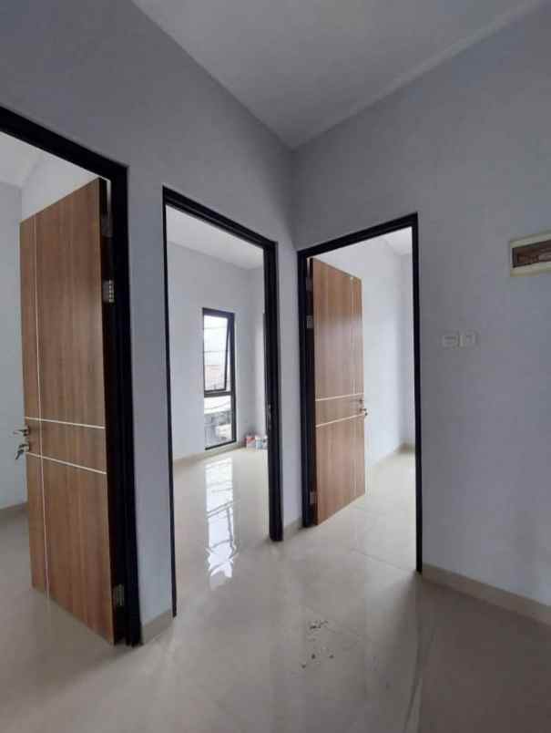 dijual rumah komplek kiarasari asri