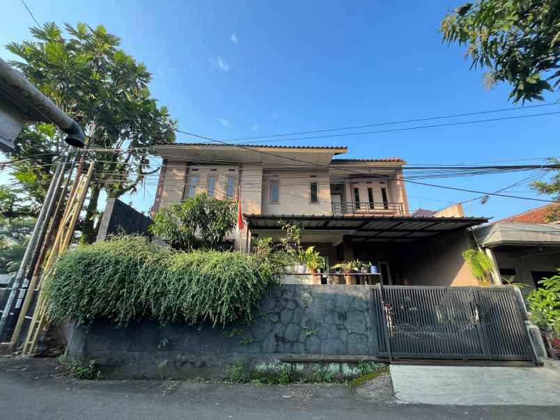 dijual rumah komplek margawangi