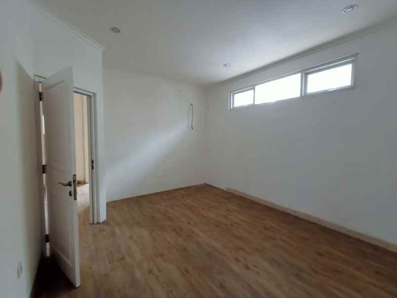 dijual rumah komplek puriwijaya