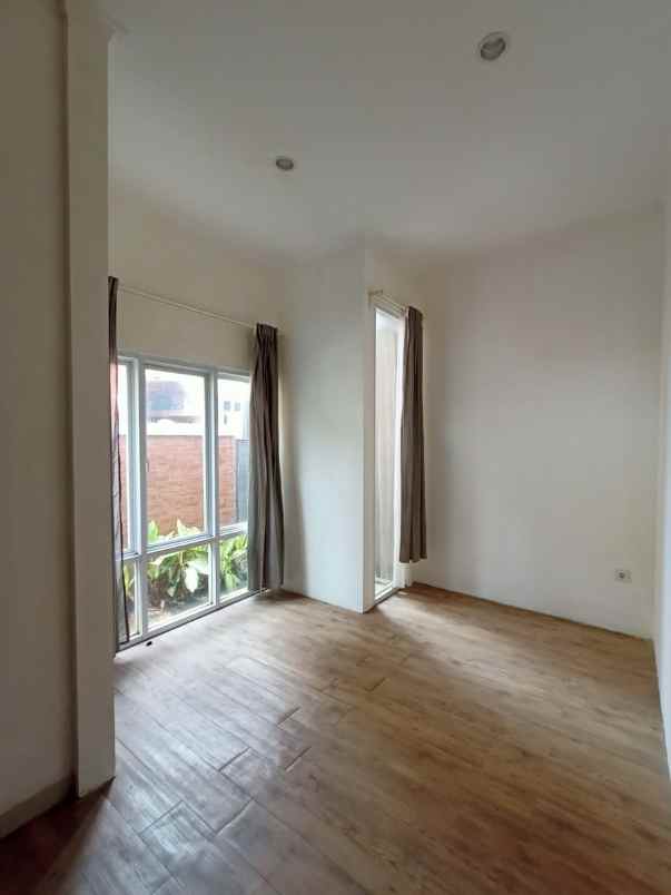 dijual rumah komplek puriwijaya