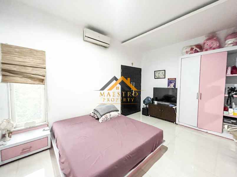 dijual rumah komplek royal sumatera