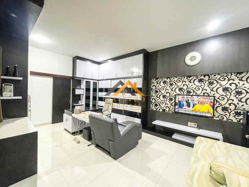 dijual rumah komplek royal sumatera