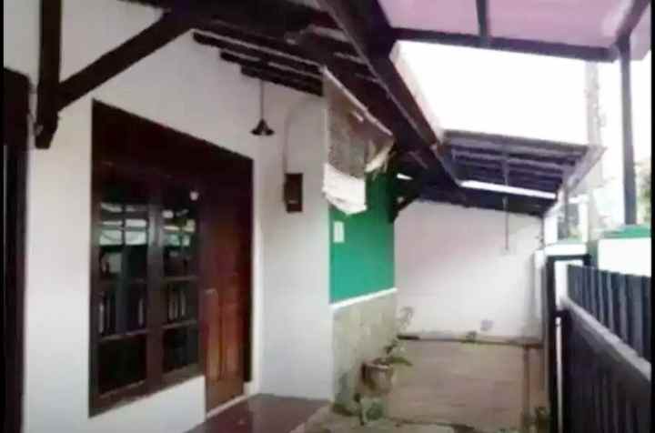 dijual rumah komplek serua permai dekat