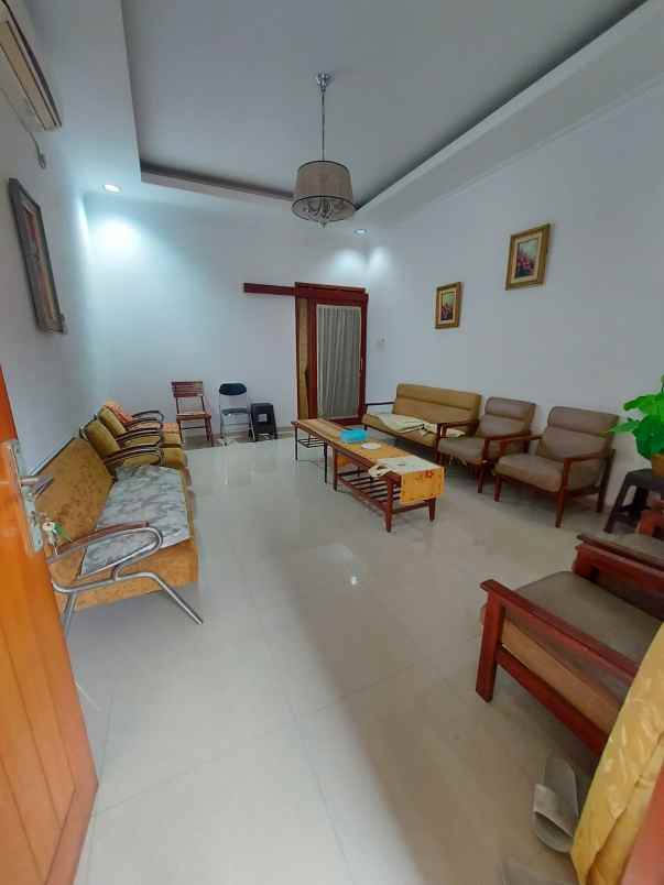 dijual rumah komplek turangga