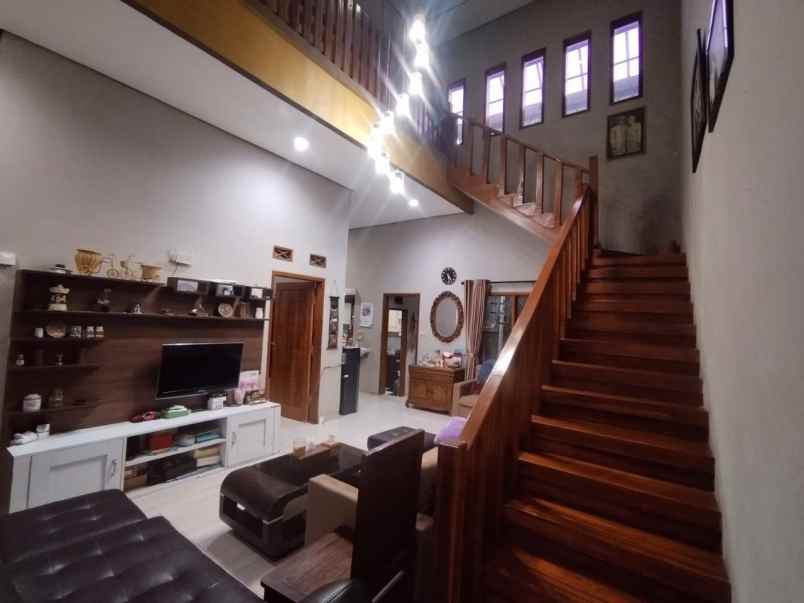 dijual rumah kopo regency