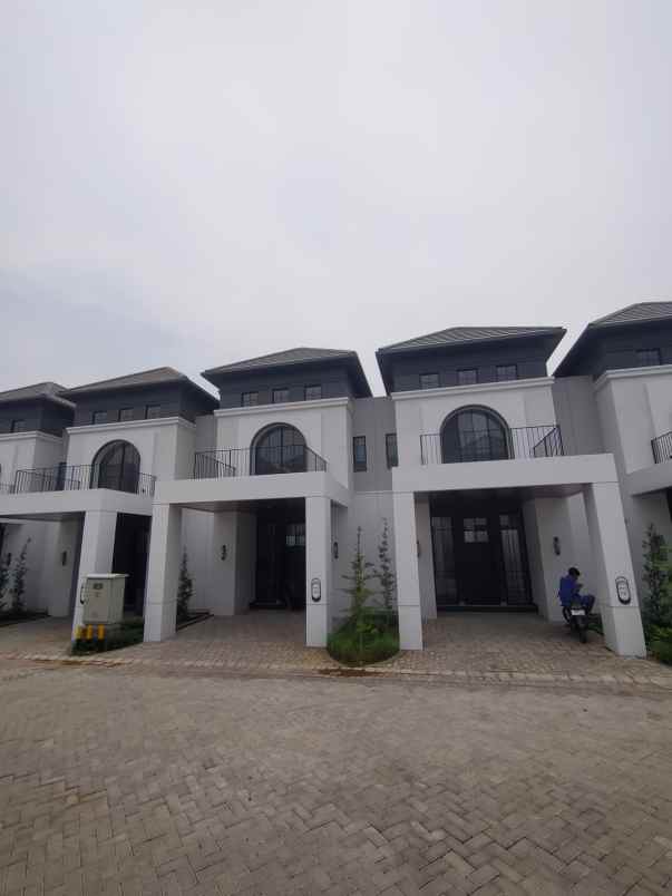 dijual rumah lakasatri surabaya barat