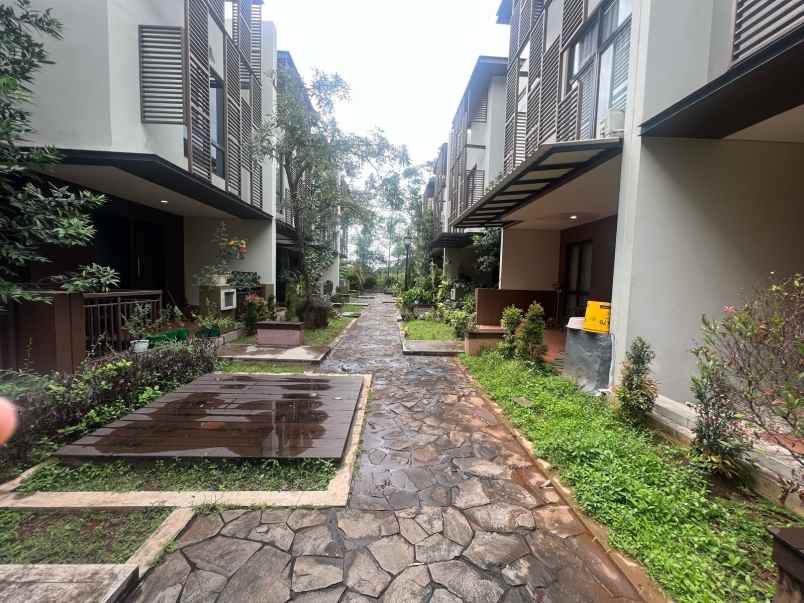 dijual rumah lengkong kulon