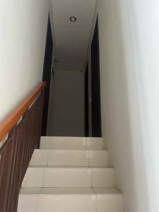 dijual rumah lengkong kulon