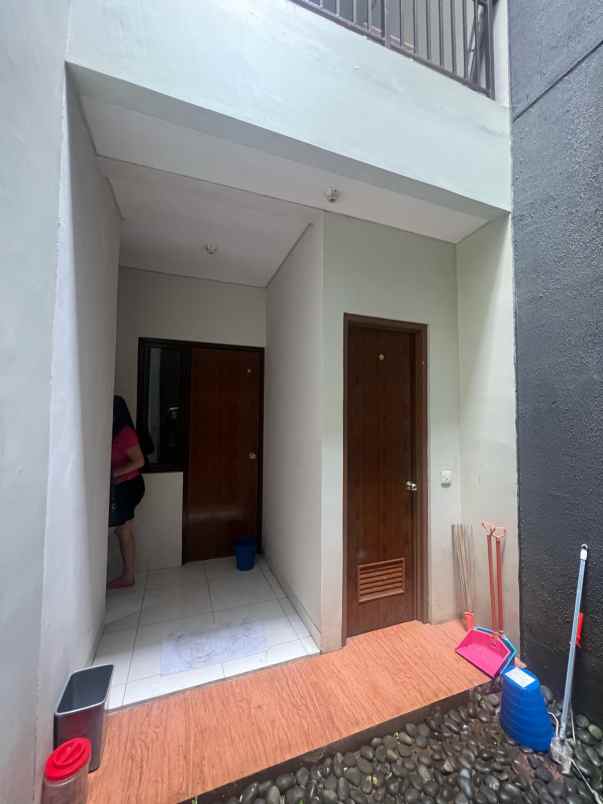 dijual rumah lengkong kulon