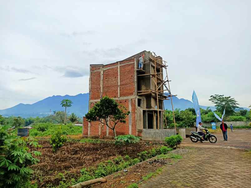 dijual rumah lokasi strategis dekat jalan raya