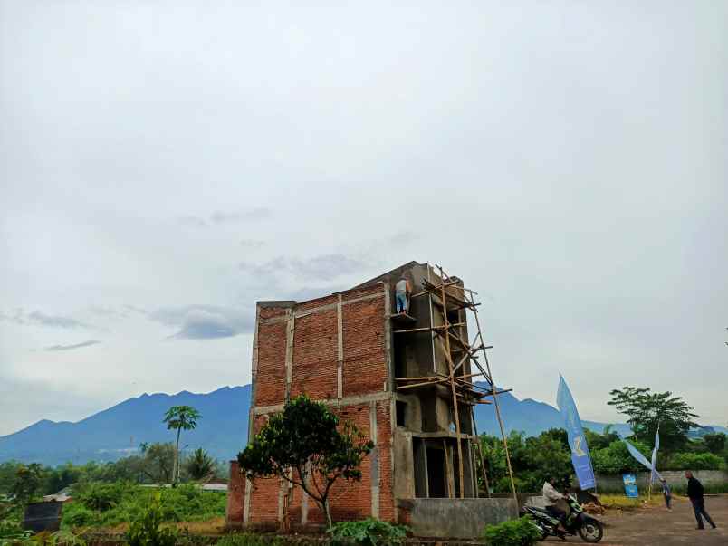 dijual rumah lokasi strategis dekat jalan raya