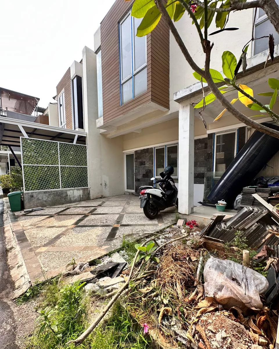 dijual rumah lubang buaya