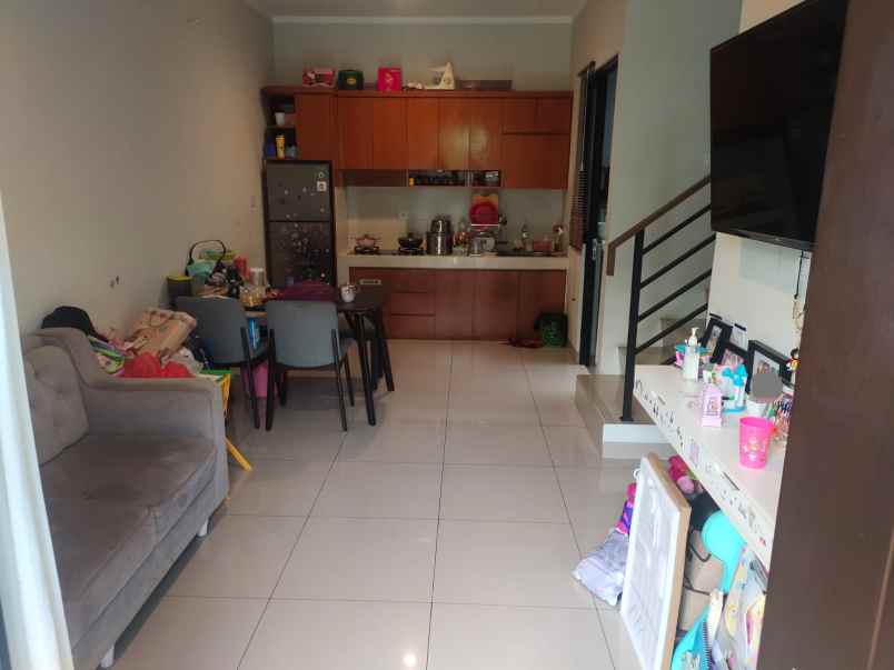 dijual rumah magenta residence