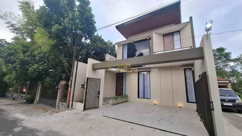 dijual rumah maguwoharjo depok sleman