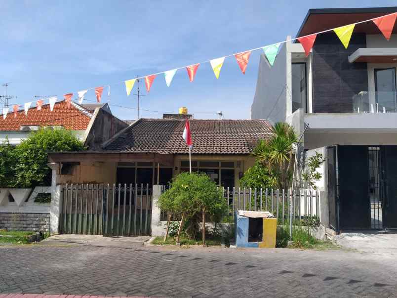 dijual rumah manyar jaya