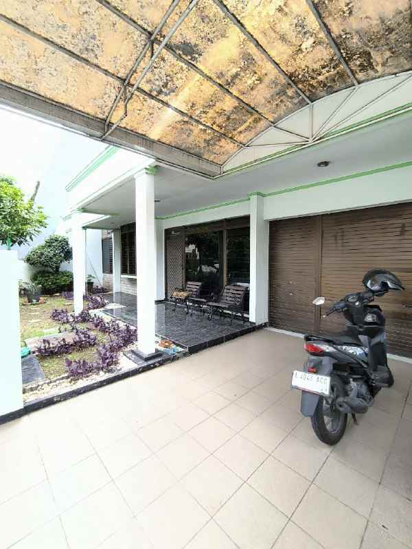 dijual rumah manyar kartika