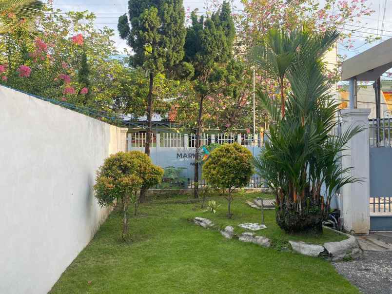 dijual rumah manyar rejo