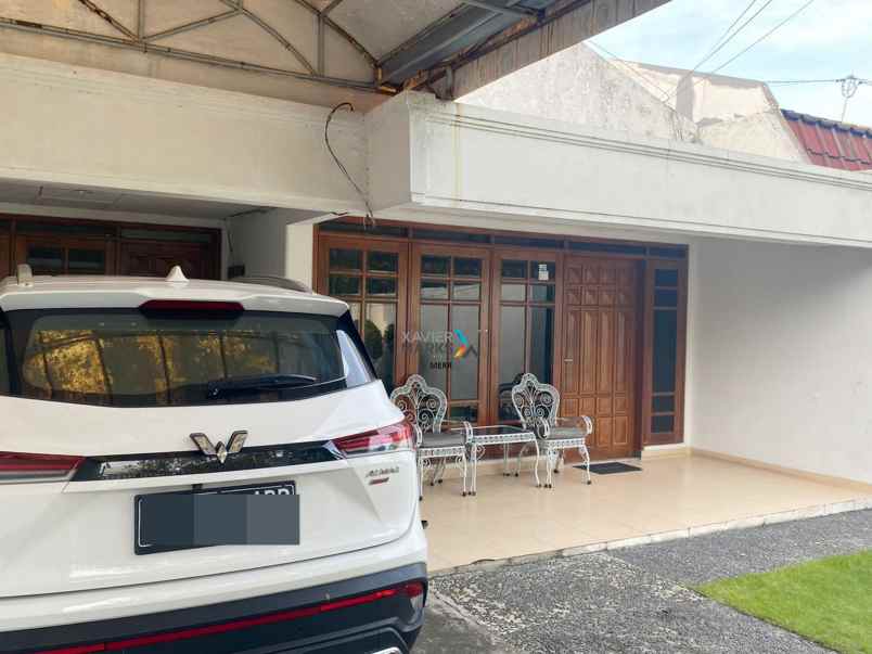 dijual rumah manyar rejo