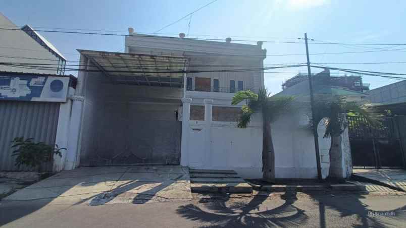 dijual rumah manyar rejo