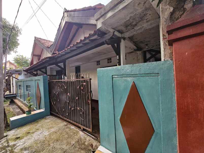 dijual rumah margaguna