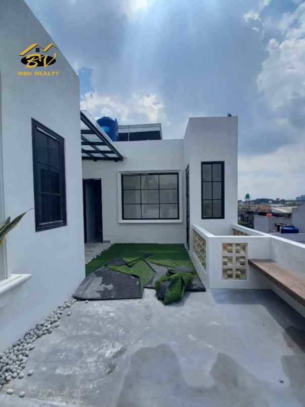 dijual rumah mbv156