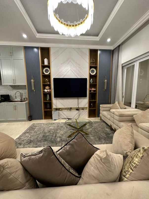 dijual rumah meruya selatan