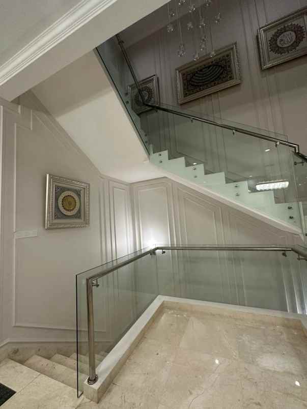 dijual rumah meruya selatan