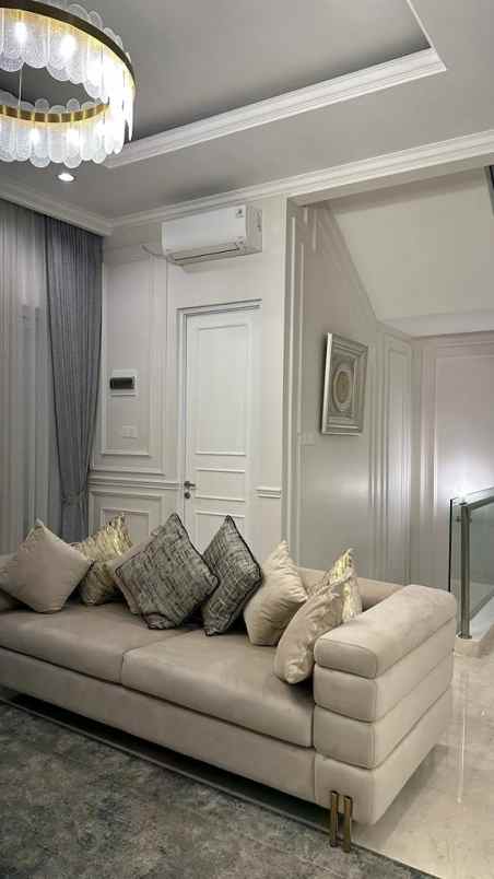 dijual rumah meruya selatan