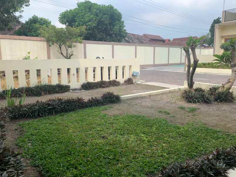 dijual rumah mewah di mlati dalam perumahan elit