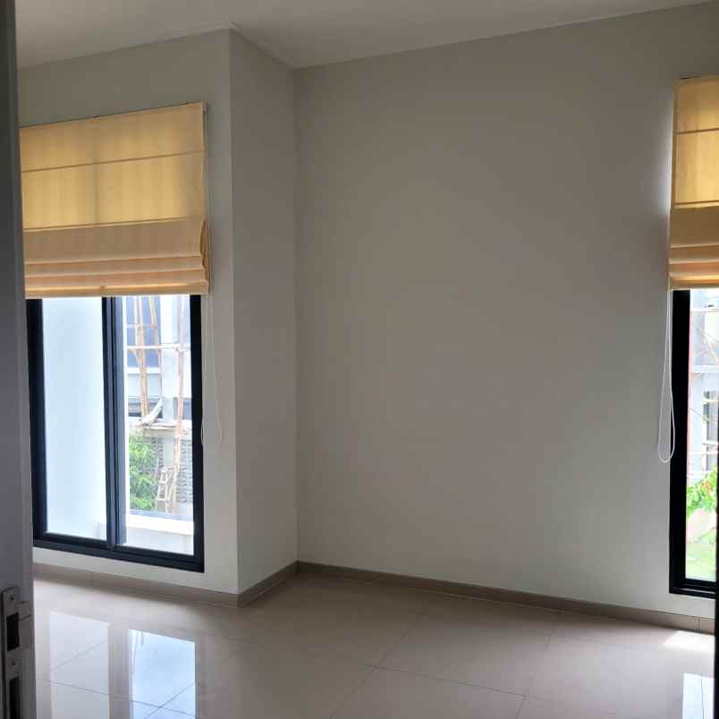 dijual rumah modern cantik di u villa bintaro jaya