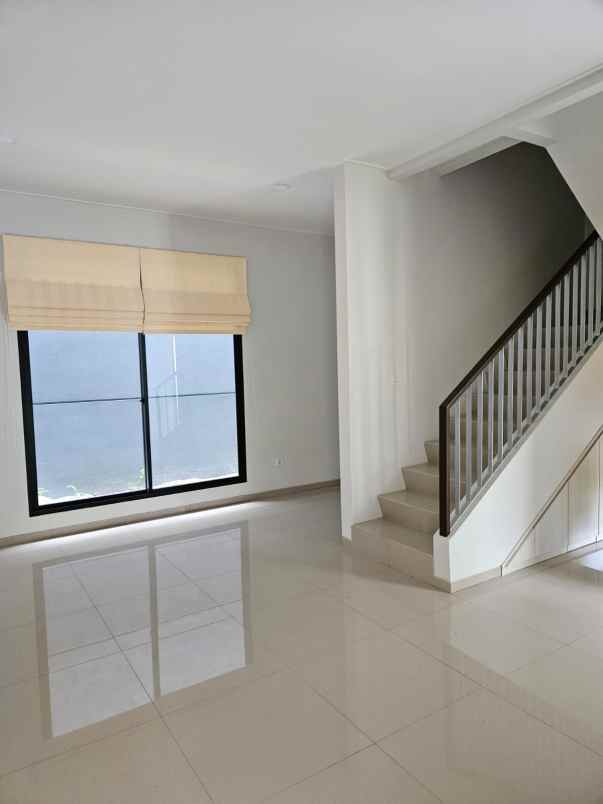 dijual rumah modern cantik di u villa bintaro jaya