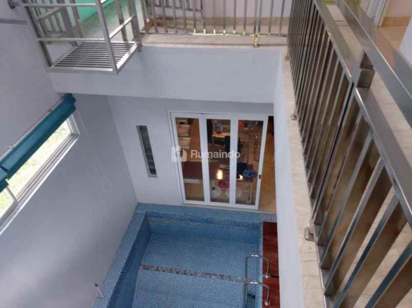 dijual rumah mustika jaya