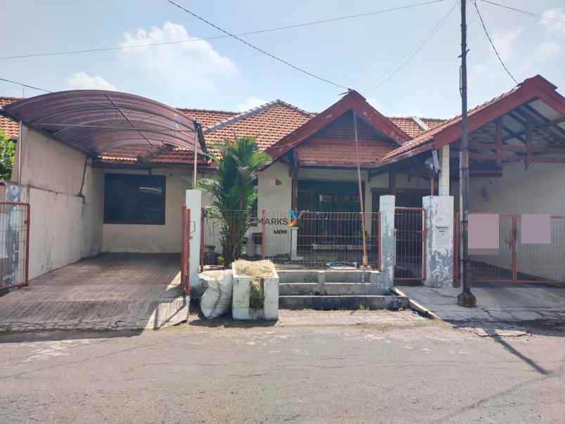 dijual rumah nginden intan barat