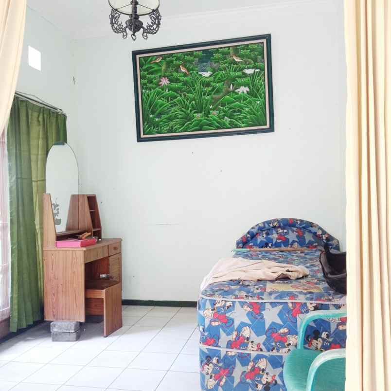 dijual rumah nginden intan timur