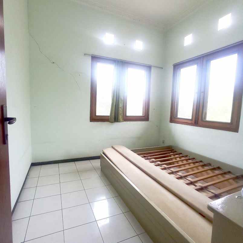 dijual rumah nginden intan timur