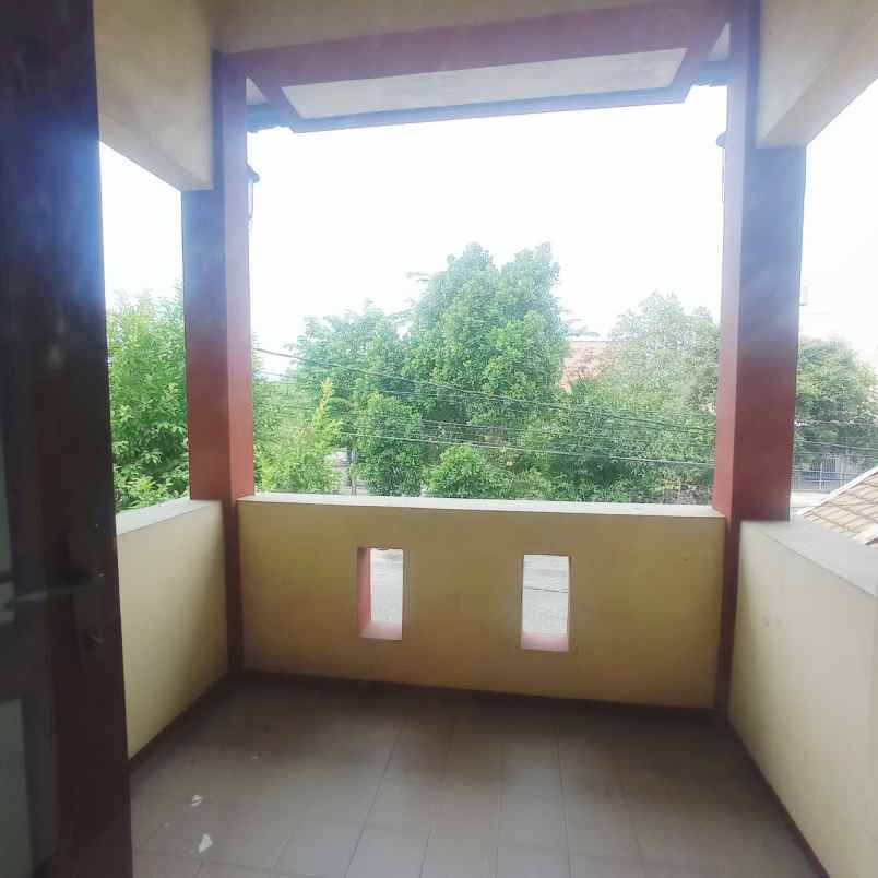 dijual rumah nginden intan timur