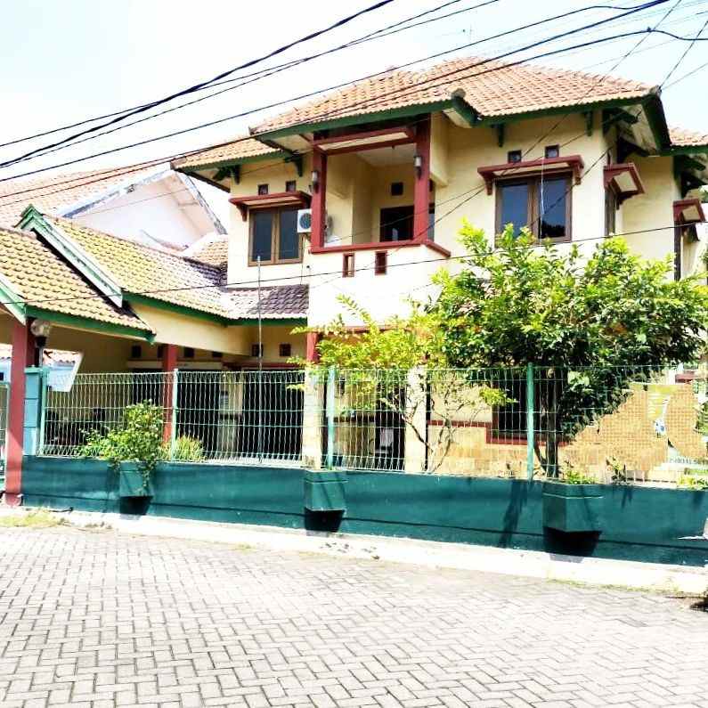 dijual rumah nginden intan timur