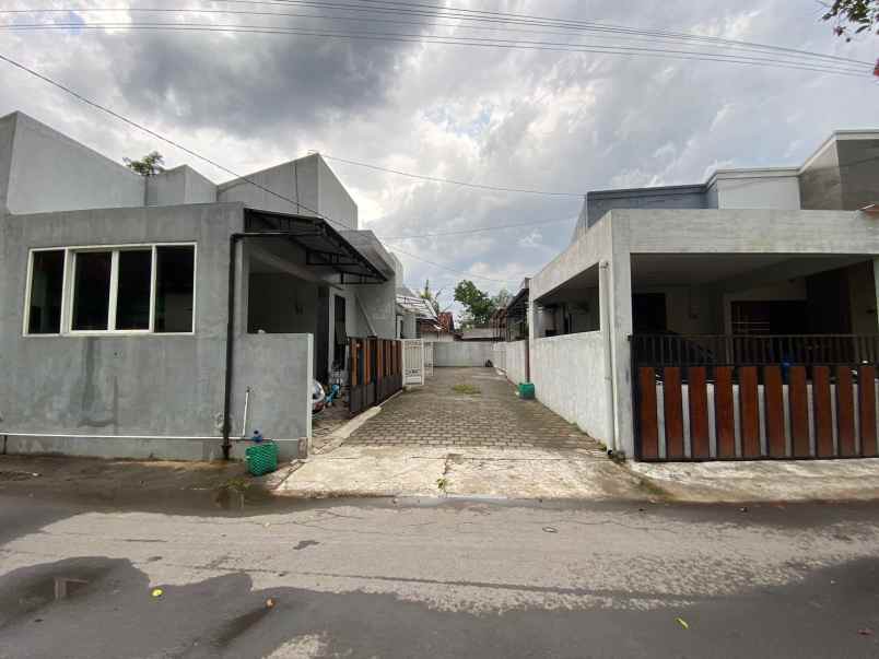 dijual rumah nroseng geneng prambanan