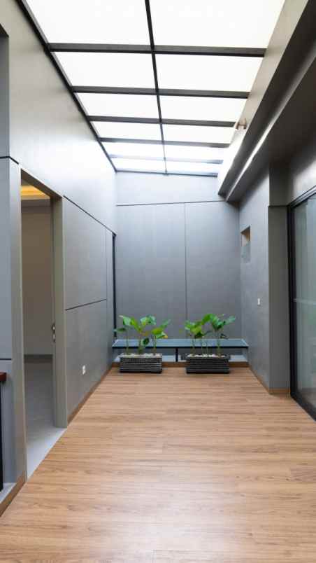 dijual rumah pakuwon city