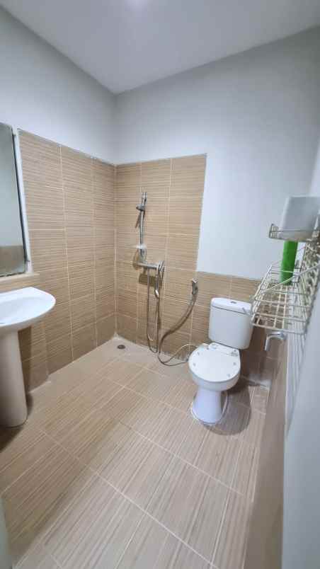dijual rumah pakuwon city