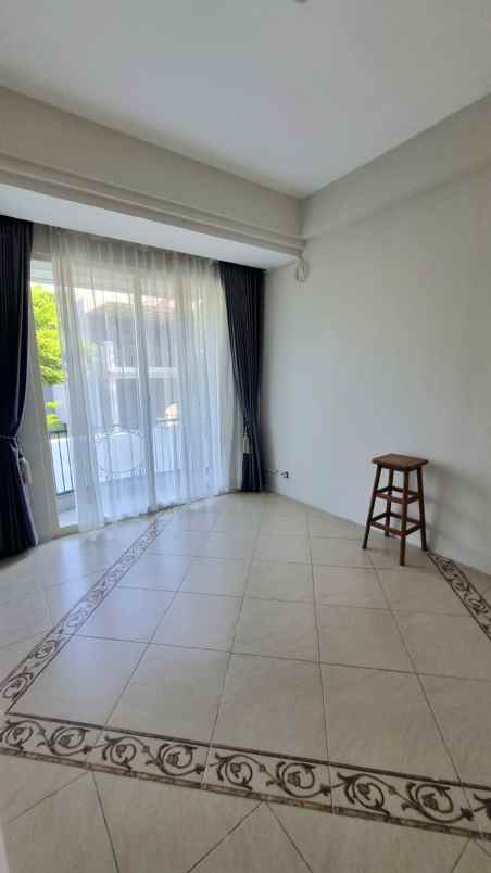 dijual rumah pakuwon city