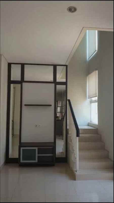 dijual rumah pakuwon city long beach