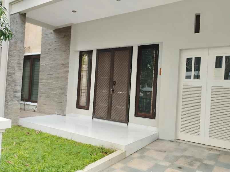 dijual rumah pakuwon city san diego