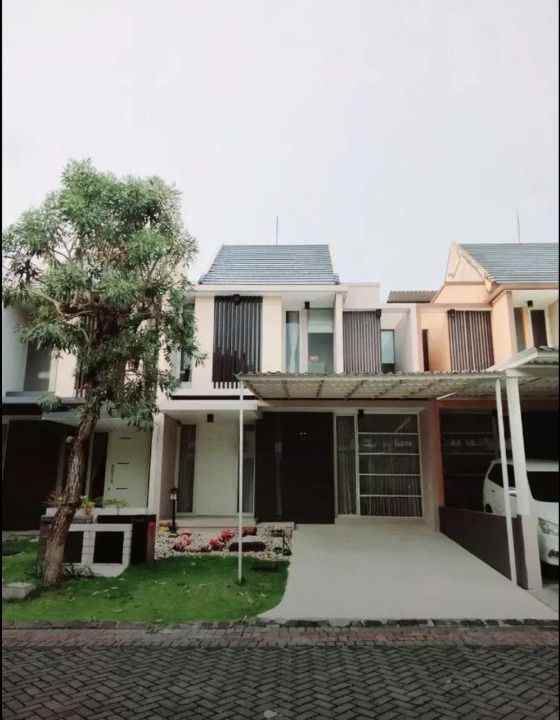 dijual rumah pakuwon indah granada