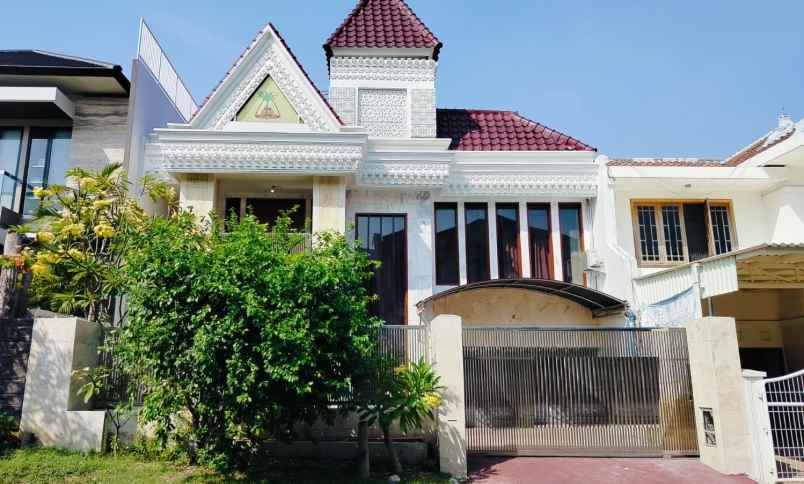 dijual rumah pakuwon indah surabaya