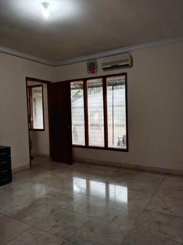 dijual rumah pakuwon indah surabaya